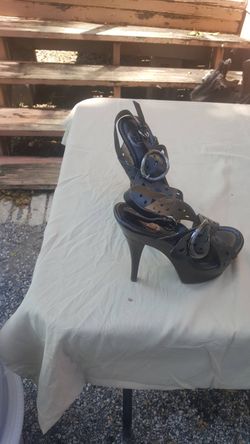 Heels nice sz 6 run big