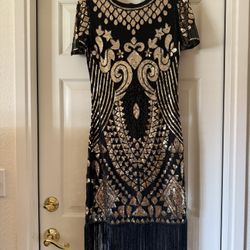 Flapper Dress With Head Dress In Black And Gold