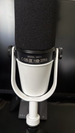 Shure MV7 Plus
