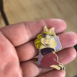 RARE - Miss Piggy Disney Parks Exclusive Pin 2004 - SUPER RARE