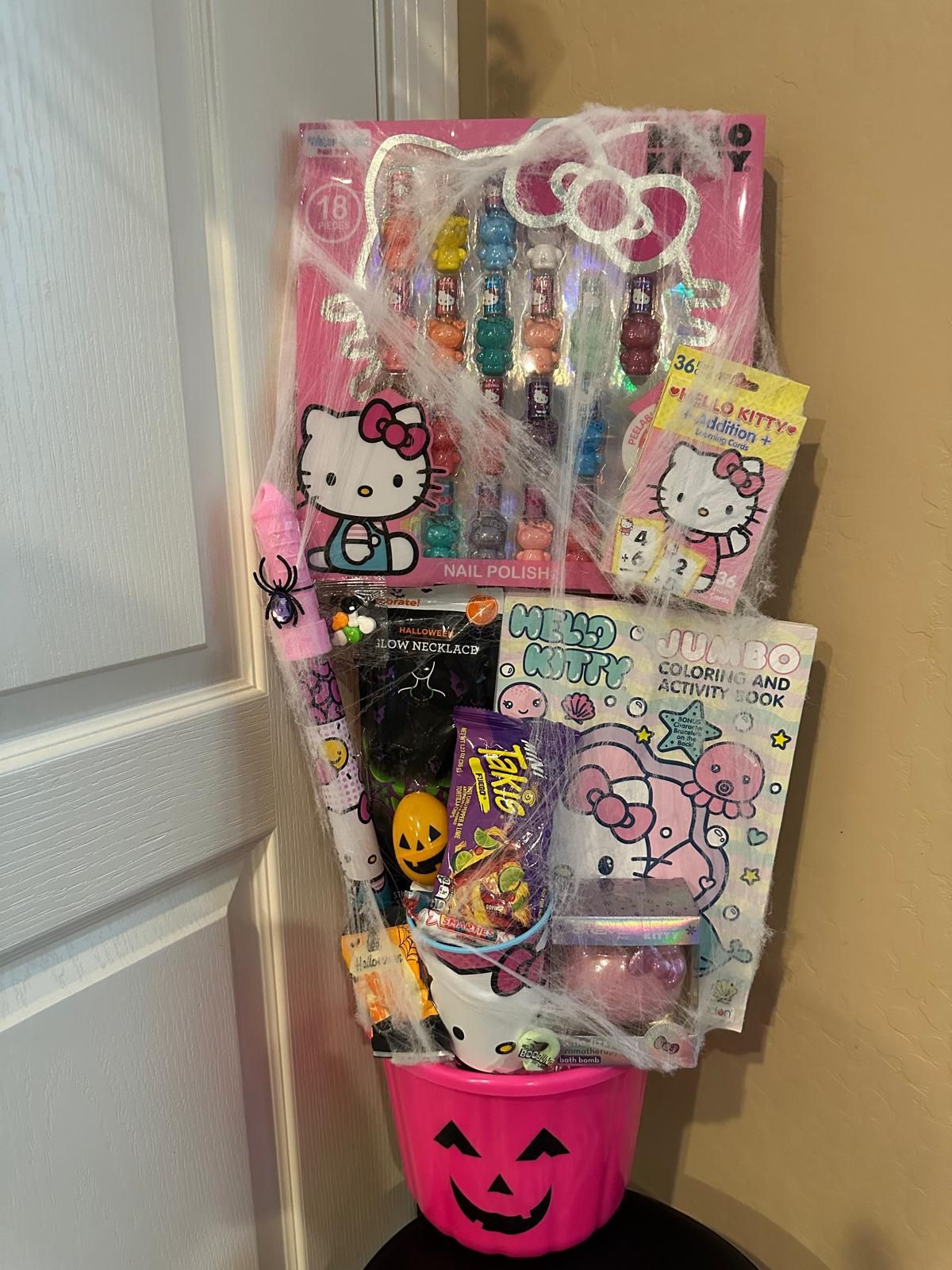Hello Kitty🎀 💖 BoO Bucket