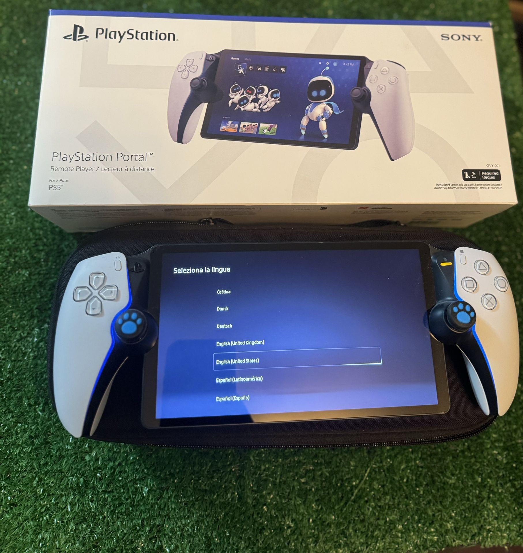 PlayStation Portable Traveling Case  Screen Protectors Close To Brand New 