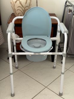 Portable Bedside Commode Chair with Bucket