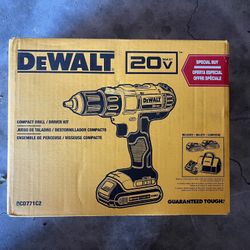 New DEWALT DCD771C2 20V MAX Li-Ion 1/2 in. Cordless Drill / Driver Kit (1.3 Ah)