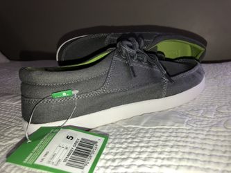 SANUK Youth size 5 comfy kids shoes