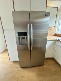 2010 Frigidaire FGHS2631PF4A Side-by-Side Refrigerator Fair Condition 26 cu ft - Deer Park, NY