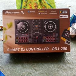 Pioneer. Smart DJ Controller.DDJ-200.