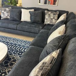 Beautiful Nice Cozy Sectional!