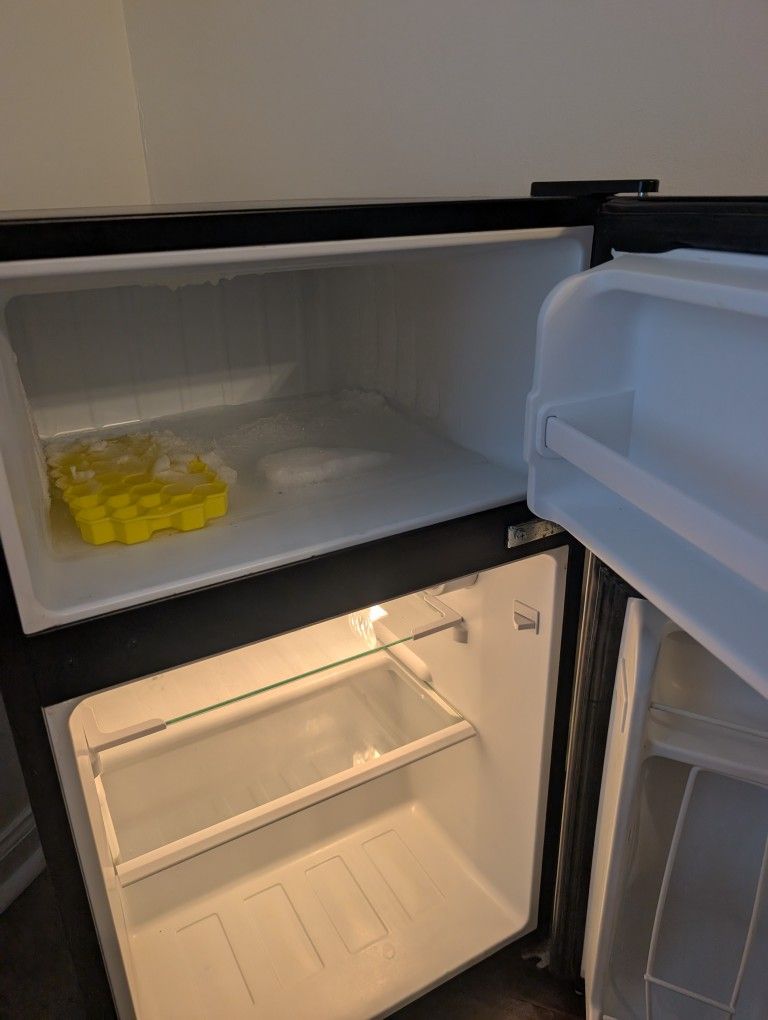 Whirpool Mini Fridge 