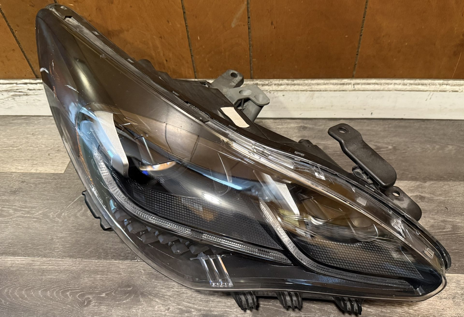 2022 Kia Stinger Right headlight xenon