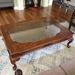 Wood center table 39’’ X 54’’ X 16’’