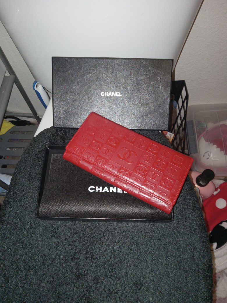 chanel wallet on chain used