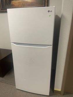 Refrigerator LG 20 cu. Ft. Great condition. Delivery available for a fee.