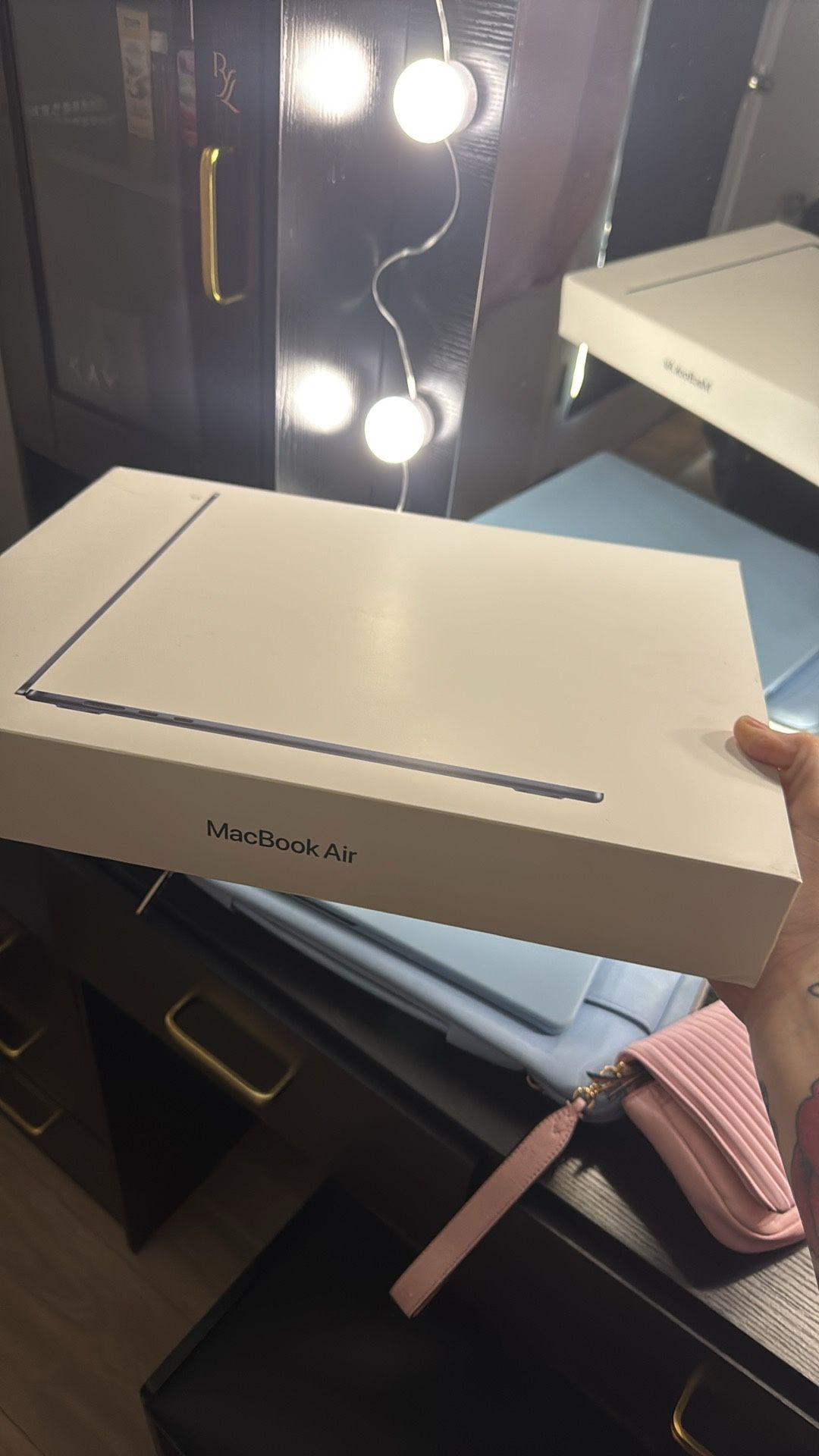 2025 MAC BOOK