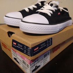 Girls Levi's Stan G Shoes Size 4