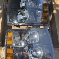 07-13 Chevy Silverado 1500/ 07-14 2500HD & 3500HD Headlights Black Amber W/ White LED Strip