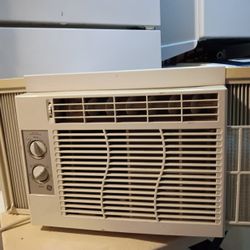 5050 BTU Window  Unit Works Perfect 