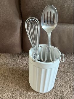 White kitchen utensil holder with utensils included White kitchen utensil holder with utensils included