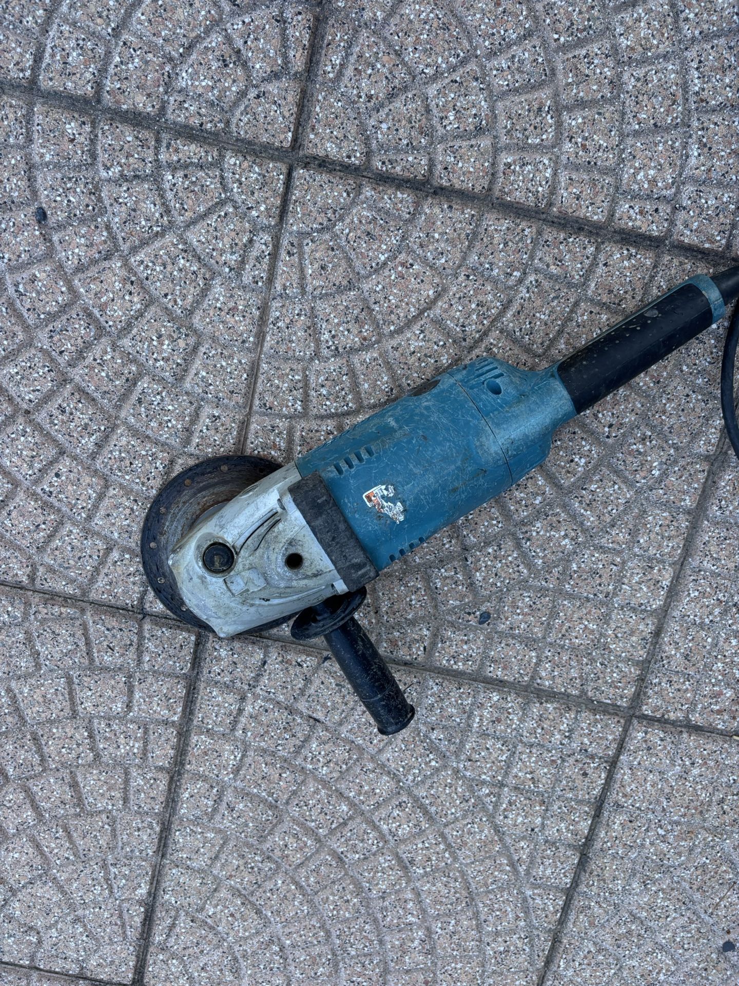 Makita Angle Grinder - Model GA7021 - Heavy Duty