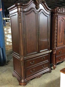 TABITHA ARMOIRE