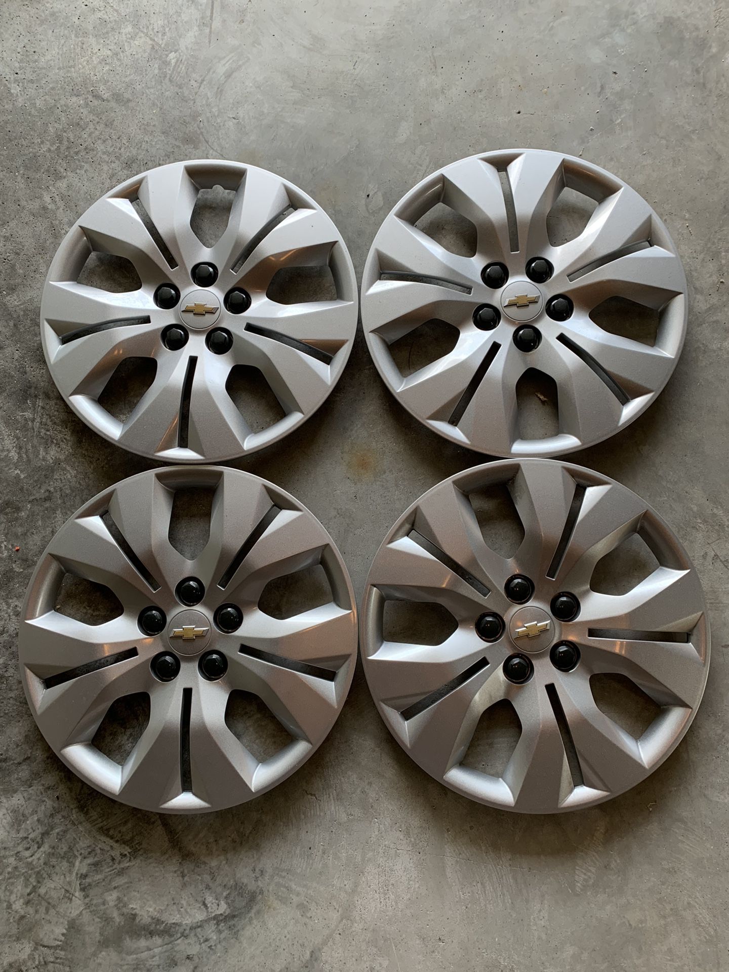 Chevy Cruze Original set 4 wheel covers 16”