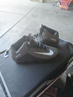 Nike Size 8.5 MENS Football Cleats