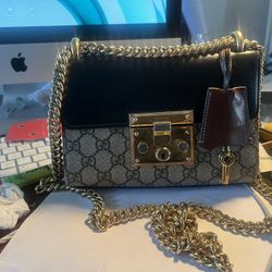 Women’s Gucci Purse With Keys