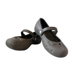 CROCS Kids Alice Mary Jane Slip On Flats Brown Size 6/7 C Casual Shoes