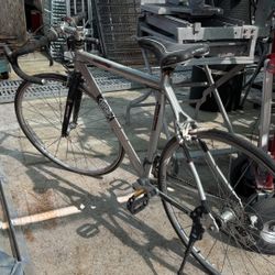 Cannondale Road Bike – Lightweight Aluminum