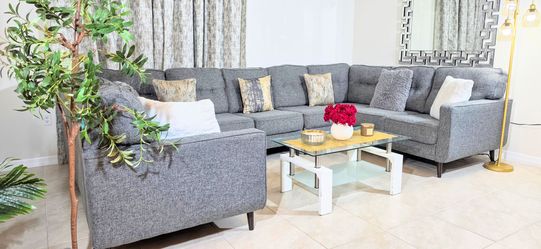 Free Delivery 5 Piece Modern Grey Tufted Sectional