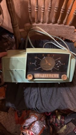 1957 General Electric Tube Am Clock Radio