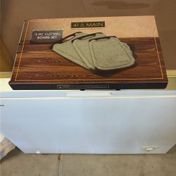 3 Piece Cutting Board Set.  New In Box. Gray And Black Handle  By 41 & Main.