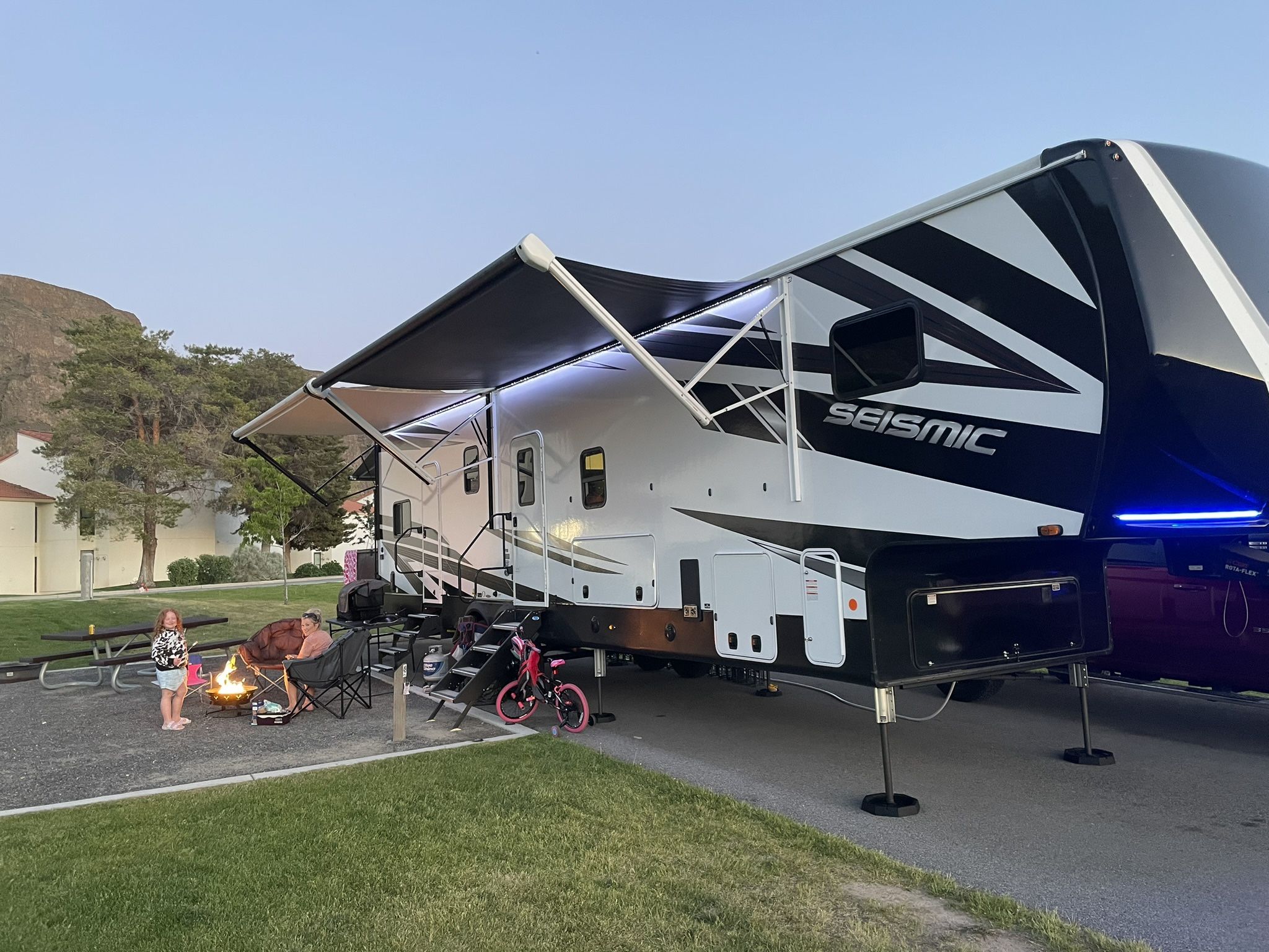 2022 Jayco Seismic 359