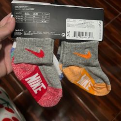 6 Pairs Of Socks 6-12 Months