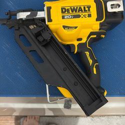 DEWALT 20V MAX* XR Brushless 30-Degree Paper Collated Framing Nailer (DCN930B). 
