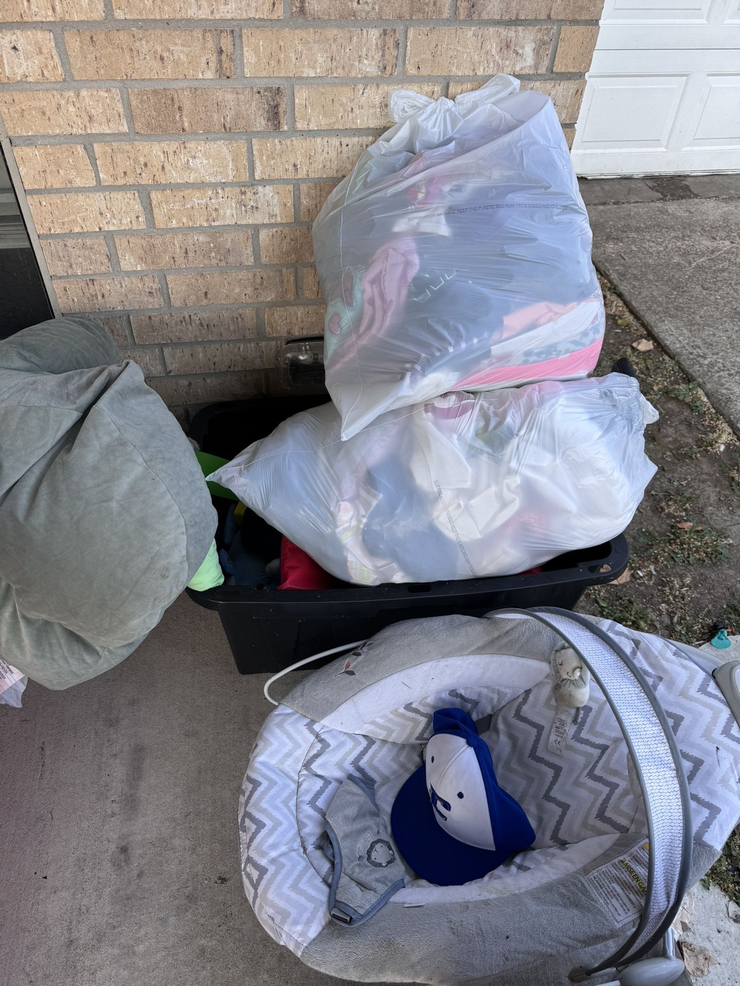 Free Toys , Clothes An Baby Bouncer