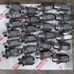 2022 Used Oem Toyota Tacoma Tundra 4runner Or Sequoia LandCruiser Or T-100 Lug Nuts any Toyota or Lexus gx460 with 6 lugs  Total of 24