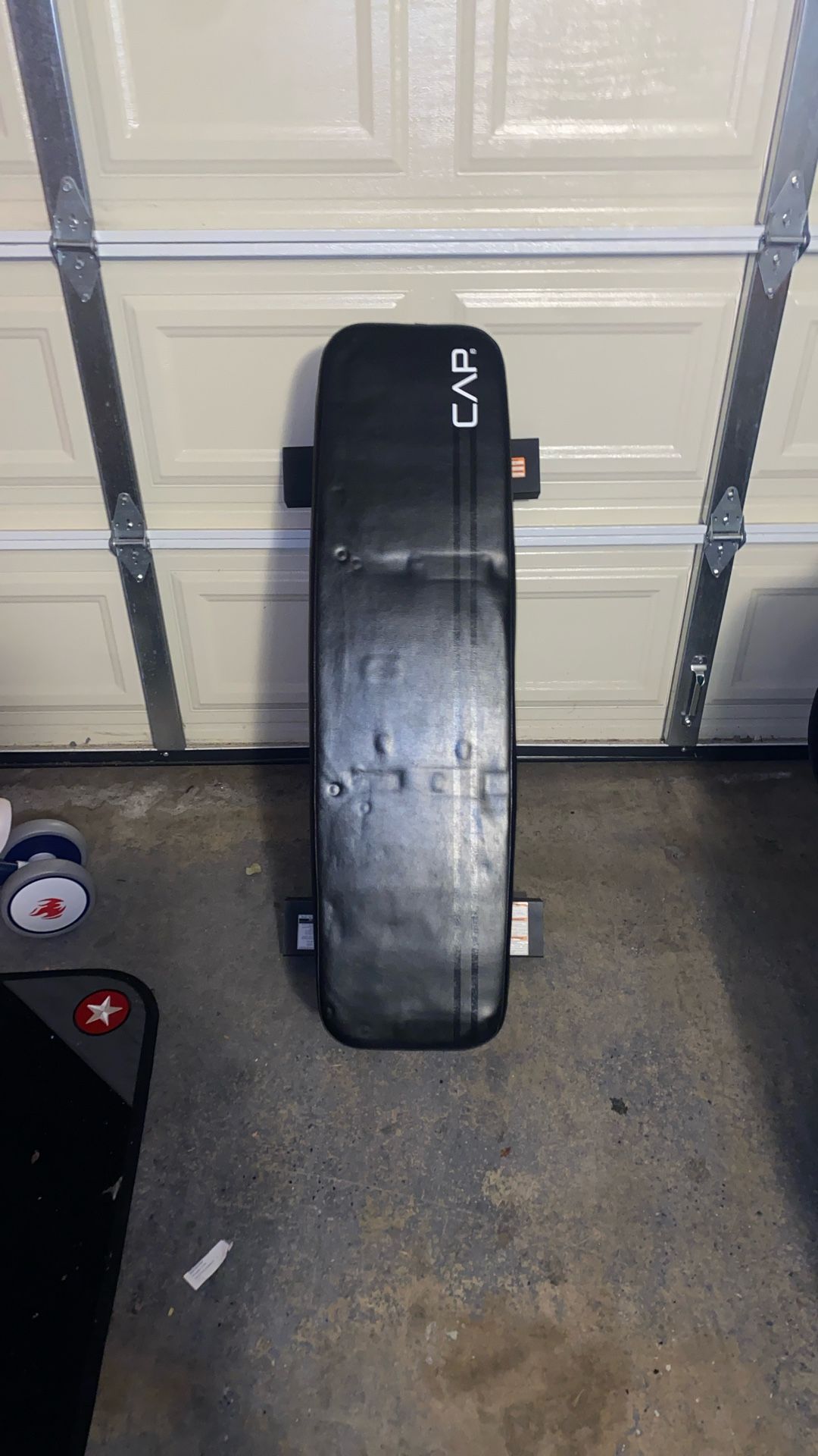 Cap Strength Universal Flat Weight Bench