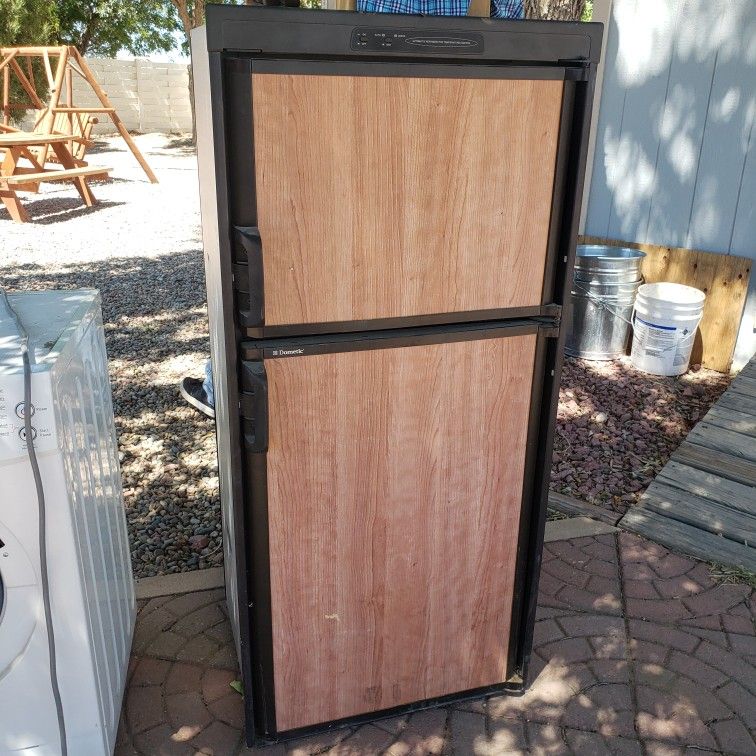 RV Gas/Electric Refrigerator