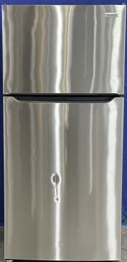 FRIGIDAIRE Refrigerator Top-Freezer FFHI1835VS 01365 .
