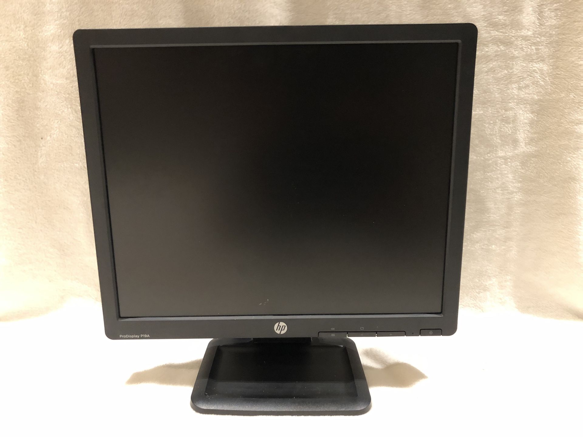 Hp 19” computer monitor $25