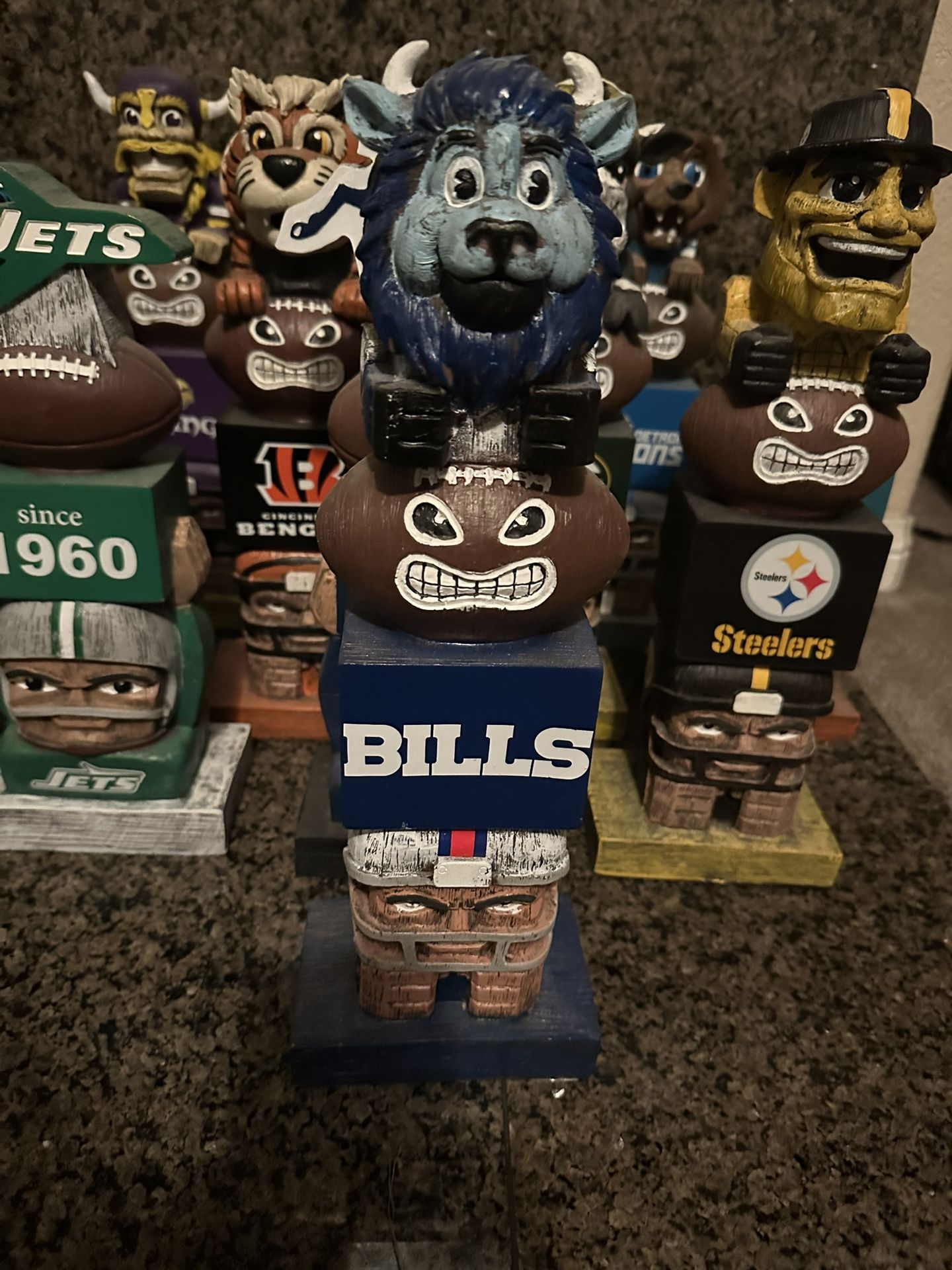 Buffalo Bills NFL Wood Tiki Lawn Garden Ornament Statue- Vintage @ 15 inches tall