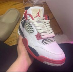 Jordan 4 Retro Fire Red