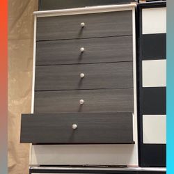 5 drawers dresser/ Five drawers dresser