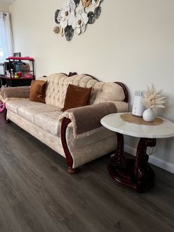 Victorian Style Tufted Sofa with Wood Frame