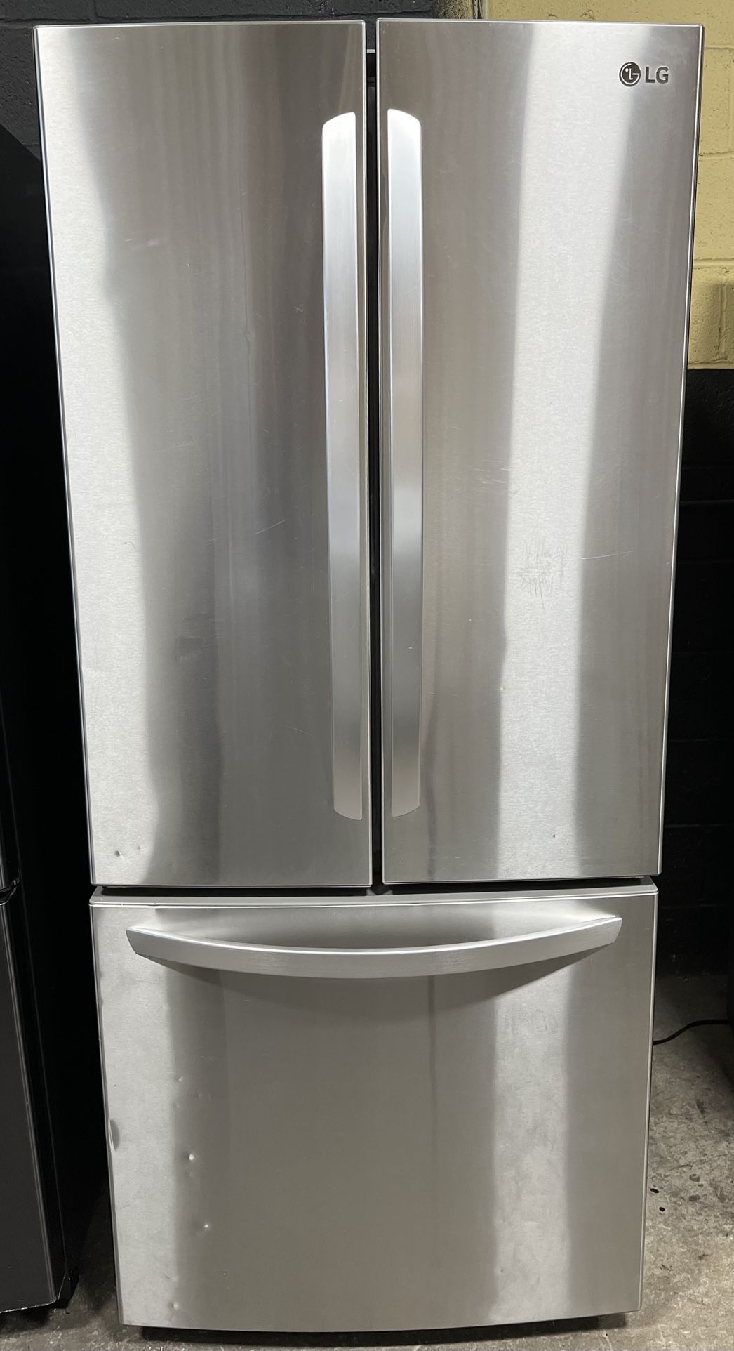 LG 30” French Door Refrigerator w/ICE MAKER