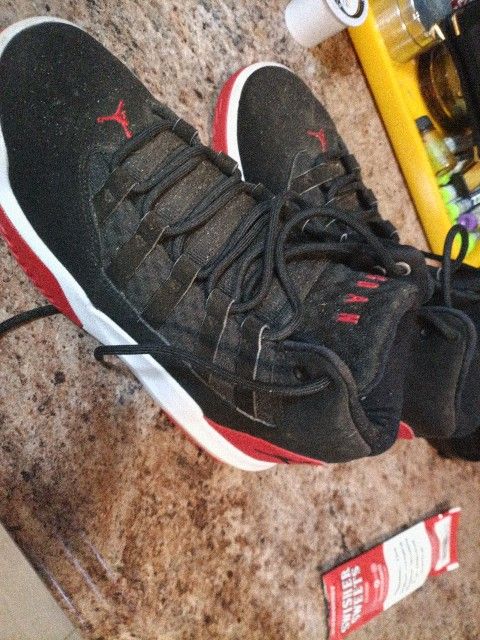 Air Jordans max Aura