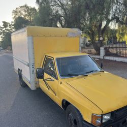 87 Sr 22 Toyota Box Truck 