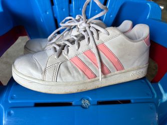 Adidas Grand Court Sneakers