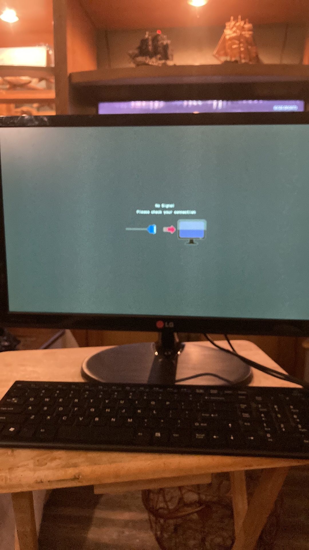 Monitor and wireless keyboard, LG